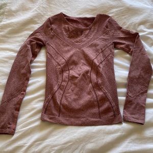 Heathered red Alo Yoga long sleeve with slashes